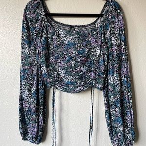Floral blue scrunch front crop top ~ never worn